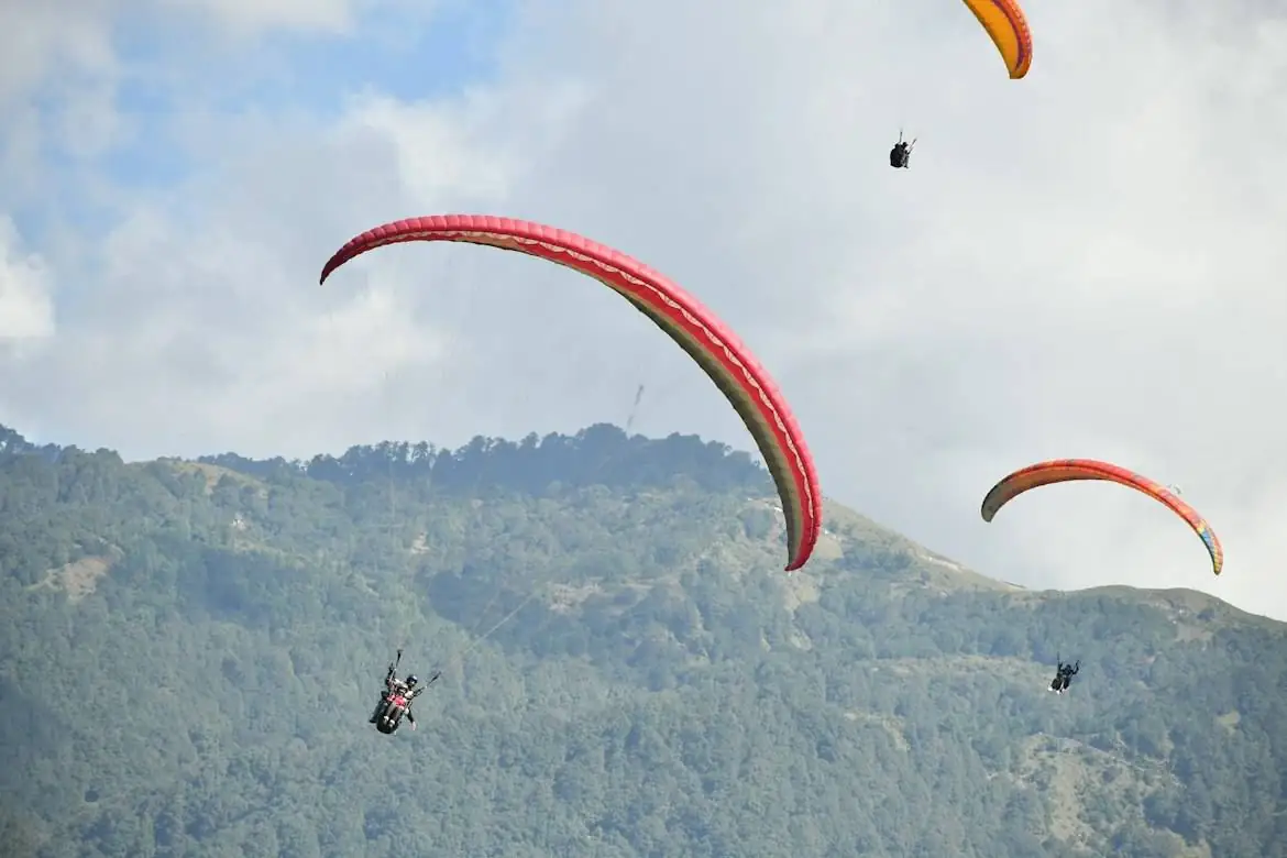 Outdoor adventure scenery near Bir Billing