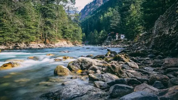 River and mountain scenery near Bir